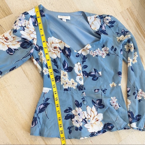 Yumi Kim blue silk blend button up floral top NWOT - Picture 6 of 8